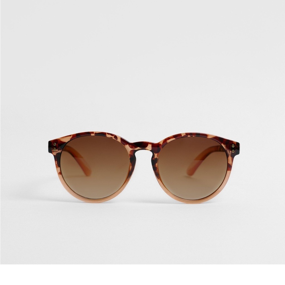 Nasty Gal Coloured Lens Tortoiseshell Round
Sunglasses